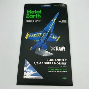 Metal Earth Premium Series, BLUE ANGELS®
F/A-18 SUPER HORNET™
1:97 SCALE Navy